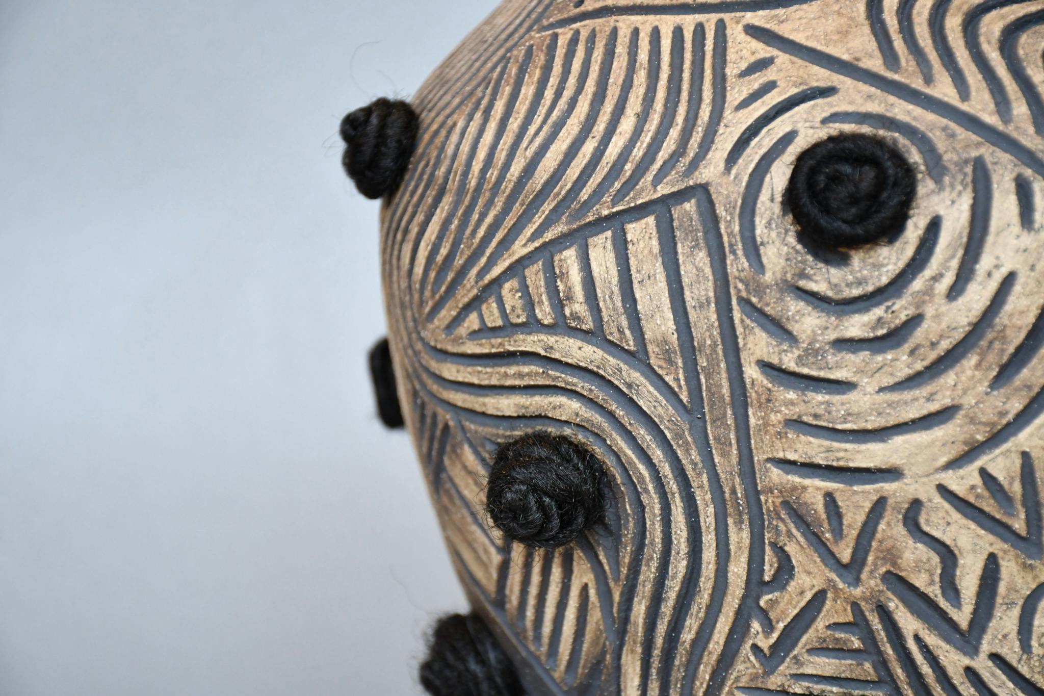 Seran Asta Wonder Ceramic Pot detail